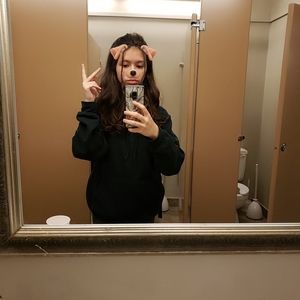 Meet your Posher, Hilarie